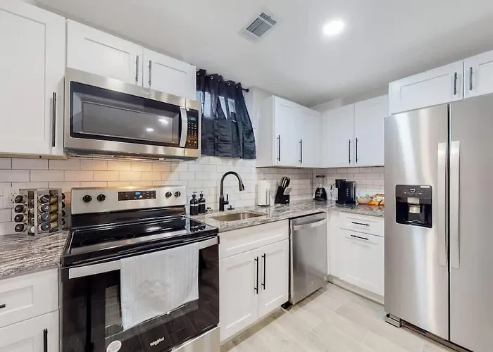 Gorgeous 2-King-Bed Lower Unit In Denver