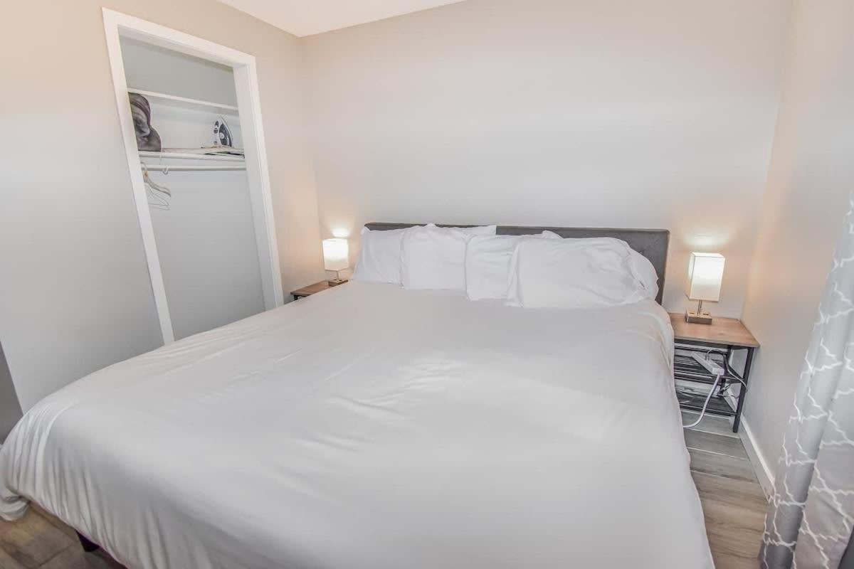 Holiday home Gorgeous 2-king-bed Lower Unit In