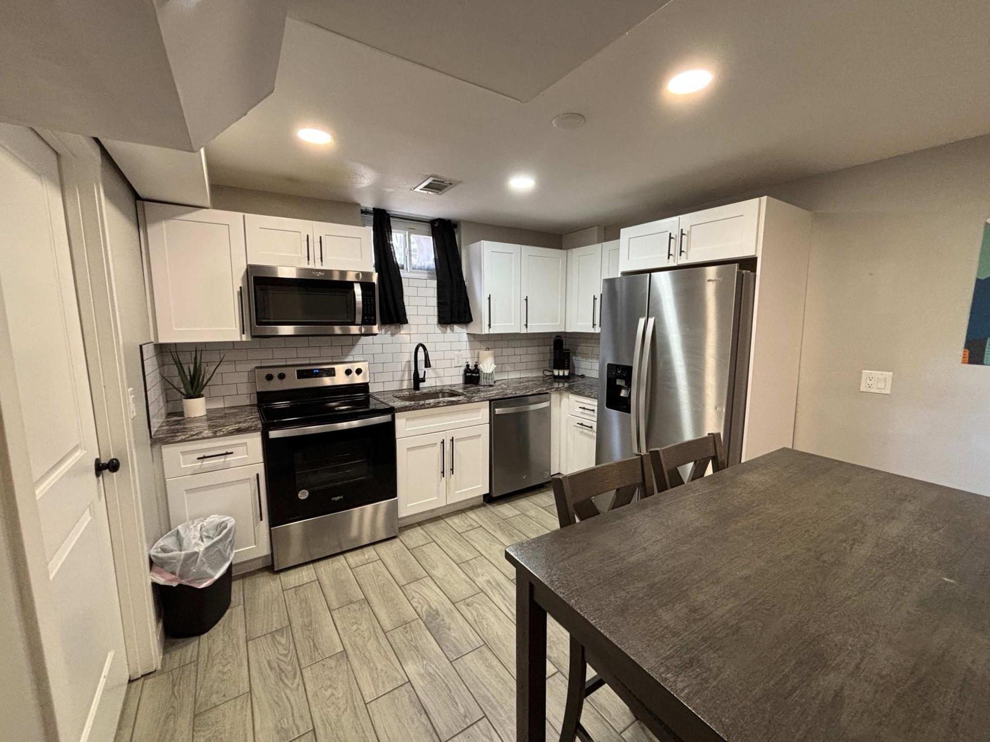 Gorgeous 2-king-bed Lower Unit In *