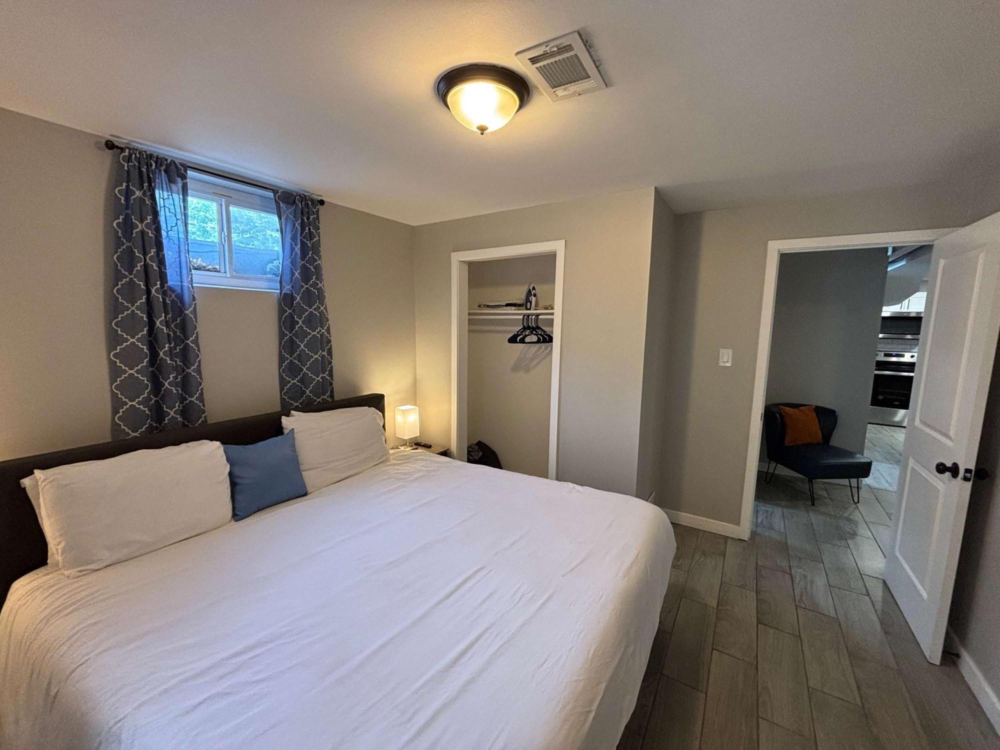 Gorgeous 2-king-bed Lower Unit In Holiday home