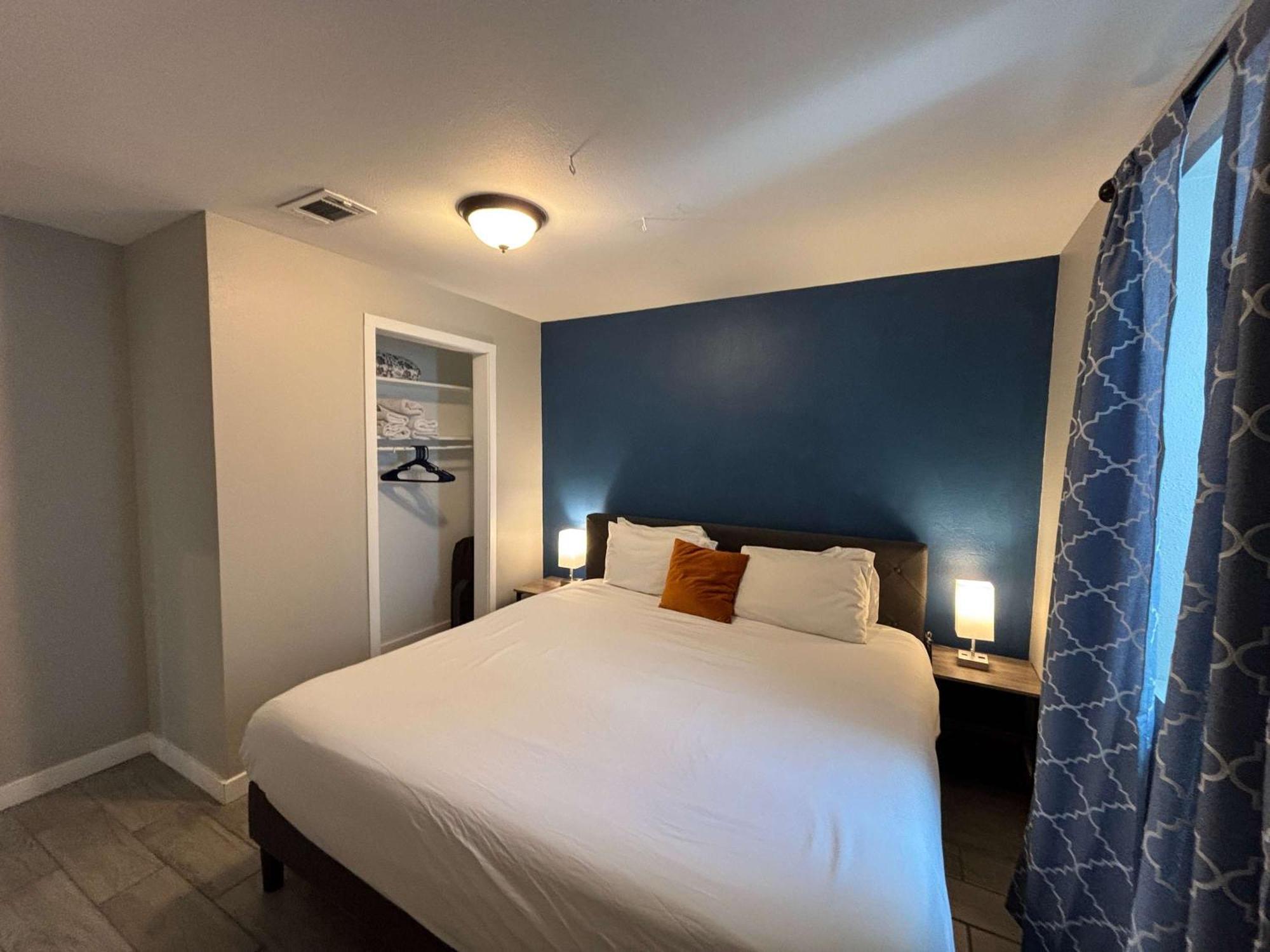 Holiday home Gorgeous 2-king-bed Lower Unit In